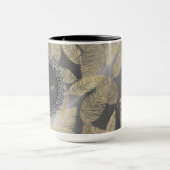 Chic Feathers on Sleek Silver Personalisiert Tasse (Zentrum)