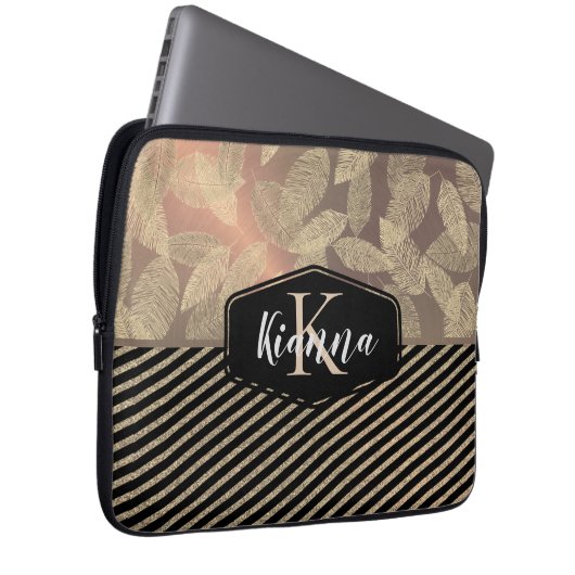 Chic Feathers with Glittery Stripes Monogram Laptopschutzhülle (Vorne Rechts)