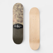 Chic Feathers with Gold Stripes Monogram Skateboard (Vorderseite)