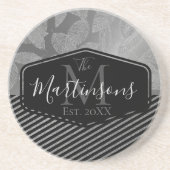 Chic Feathers with Silver Stripes Monogram Family Getränkeuntersetzer (Vorne)