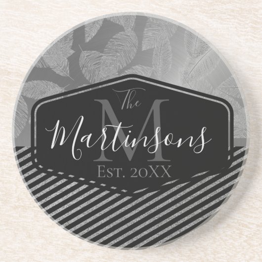 Chic Feathers with Silver Stripes Monogram Family Getränkeuntersetzer (Vorne)