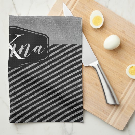 Chic Feathers with Silver Stripes Monogram Geschirrtuch (Viertel Falte)