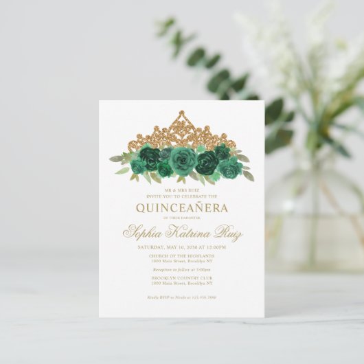 Chic Floral Emerald Green Gold Tiara Quinceañera Postkarte (Stehend Vorderseite)