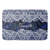 Chic floral glittery Navy Blue Silver Monogram Badematte (Vorderseite)