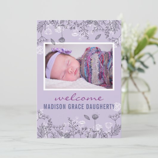 Chic Floral Lila Birth Announcement Card (Stehend Vorderseite)