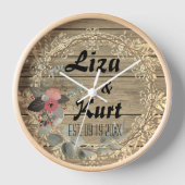 Chic Floral Wreath Rustic Wedding Uhr (Vorderseite)