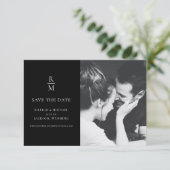 Chic Foto Black Monogram Wedding Save the Date (Stehend Vorderseite)