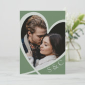 Chic Foto Heart Sage Green Wedding Einladung (Stehend Vorderseite)