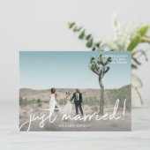 Chic Foto & Just Married Typografy Horizontal Einladung (Stehend Vorderseite)