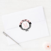 chic French Wedding Monogram M Damask Pink Label Runder Aufkleber (Umschlag)