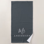 Chic Future Mr Off-Black Monogram Strandtuch<br><div class="desc">Chic off-schwarz mit Monogramm Badetuch mit dem Text Mr. in weißer eleganter Schrift Kalligrafie. Sie können dieses luxuriöse Badetuch mit Ihrem verheirateten Namen anpassen. Perfekte Geschenkidee für das frisch verheiratete Paar mit dem passenden Strandtuch oder für das Brautparty. Exklusiv für Sie entworfen von Happy Dolphin Studio. Wenn Sie Hilfe oder...</div>