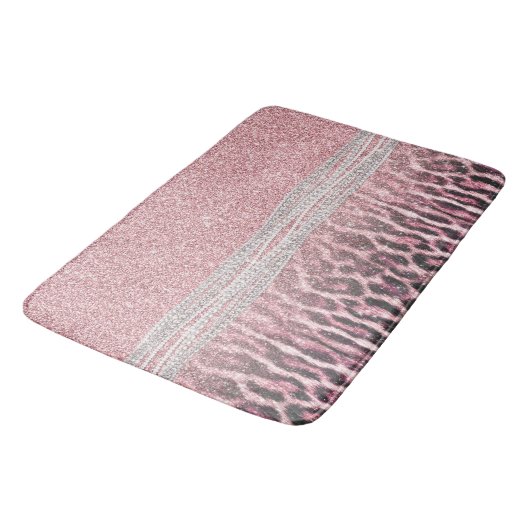Chic Girly Pink Leopard Glitzer Image Badematte (Schrägansicht)