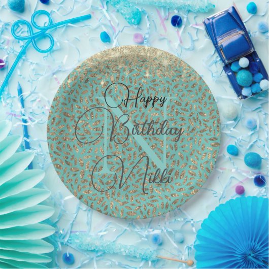 Chic Glittery Feathers Monogram Birthday Pappteller (Party)