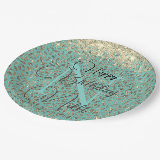 Chic Glittery Feathers Monogram Birthday Pappteller (Schrägansicht)