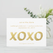 Chic Gold Brush Stroke | XOXO Einfach Save the Dat Date (Stehend Vorderseite)