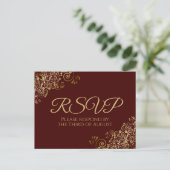 Chic Gold Curls & Wirbel auf Auburn Wedding RSVP Postkarte (Stehend Vorderseite)