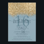 Chic Gold Dusty Blue Glitzer Confetti Sweet 16 Einladung<br><div class="desc">Das elegante, glamouröse und moderne 16 . Geburtstag Geburtstagsfest lädt zum zeitgenössischen und stilvollen Teenager ein. Es verfügt über ein Imitat gedruckt Gold funkelnd Glitzer Konfetti gesprenkelt Farbblock auf einem einfachen staubblauen Hintergrund mit einer großen Zahl "16" in einem passenden Goldton. Die Rückseite zeigt den gleichen Glitzer, aber eine dickere...</div>