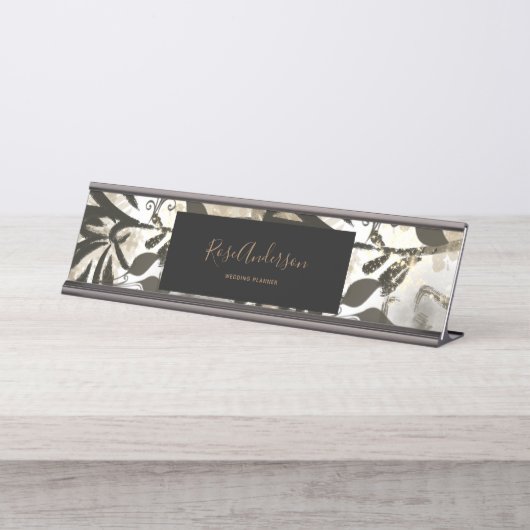 Chic Gold Floral Muster Typografie Schreibtischnamensplakette (Vorderseite )