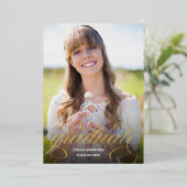 Chic Gold Foil Calligraphy Foto Graduation Party Folieneinladung (Stehend vorne)