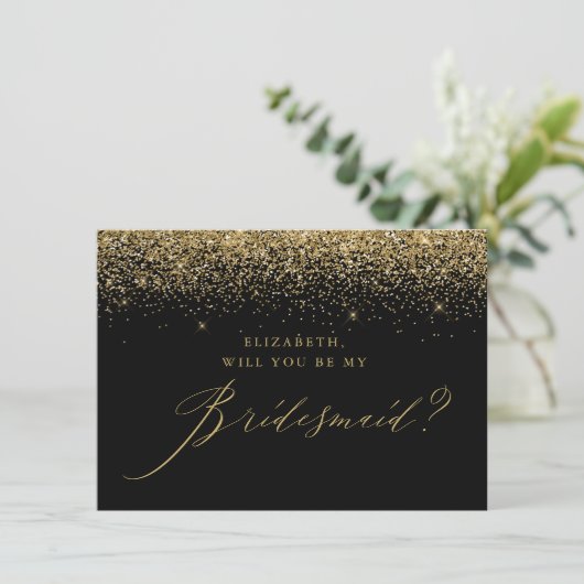Chic Gold Glitzer Script Black Bridesmaid Einladung (Stehend Vorderseite)