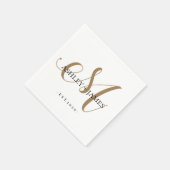 Chic Gold M Monogram Script Name Wedding Date Serviette (Ecke)