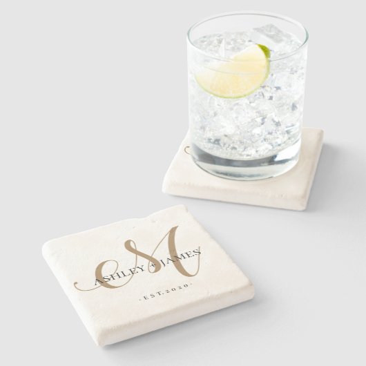 Chic Gold M Monogram Script Name Wedding Date Steinuntersetzer (Seitenansicht)