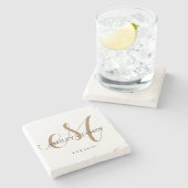 Chic Gold M Monogram Script Name Wedding Date Steinuntersetzer (Seitenansicht)