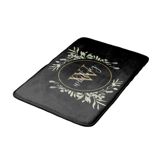 Chic Gold Monogram Elegant Script Greenerity Black Badematte (Schrägansicht)