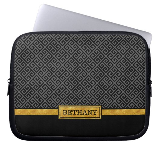 Chic Gold Name und Black Greece Key Pattern Laptopschutzhülle (Vorderseite)