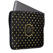 Chic Gold Polka Punkte auf Schwarz mit Monogramm Laptopschutzhülle (Vorne Rechts)