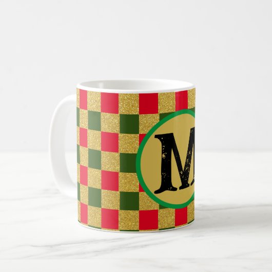 Chic Gold Red & Green Checkerboard Custom Monogram Kaffeetasse (Vorderseite Links)