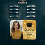 Chic Gold Sparkle Abschluss Foto 2025 Graduate Magnet<br><div class="desc">Dieser schicke,  glänzende Ankündigungs-Magnet für Senior Foto zeichnet sich durch ein elegantes schwarzes Drehbuch neben Ihrem Highschool- oder Uni-Graduiertenfoto für die Senior-Klasse von 2025 aus. Passen Sie Ihren Namen in kursiver Schrift unter der schönen Kalligrafie an und senden Sie ihn an Freunde und Familie.</div>