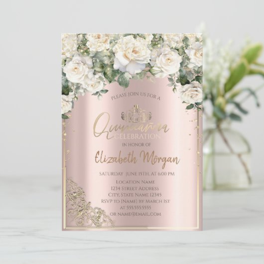 Chic Gold Tiara, White Roses Diamonds Quinceañera Einladung (Stehend Vorderseite)