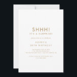 Chic Gold Typografy Überraschung Party Einladung<br><div class="desc">Diese schicke, goldene Typografie überrascht die Party Einladung perfekt für ein modernes Event. Das einfache Design besticht durch klassisch minimalistische Gold- und Weißtypografie mit einem rustikalen Bohhustengefühl. Anpassbar in jeder Farbe. Behalt das Design minimal und elegant, wie es ist, oder personalisiere es durch Hinzufügen von eigenen Grafiken und Kunstwerken. Diese...</div>