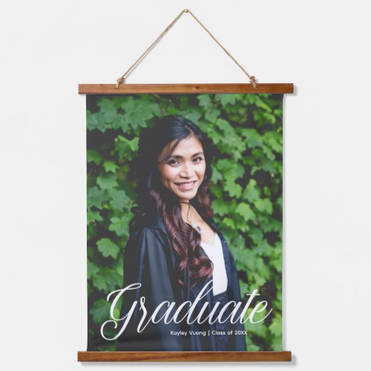 Chic Graduate Foto 2025 Abschluss Portrait Wandteppich Mit Holzrahmen (Vorderseite)