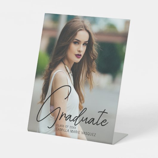 Chic Graduate Foto Black Script Graduation Party Sockelschild (Vorderseite)