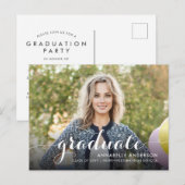 Chic Graduate Script Typografy Graduation Party Einladungspostkarte (Vorne/Hinten)