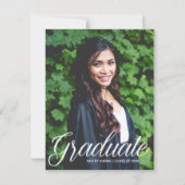 Chic Graduate White Typografy Overlay 2025 Foto Ankündigung (Vorderseite)