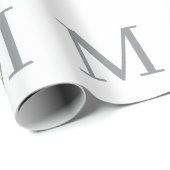 Chic Grau Initialen Monogramm Modern Geschenkpapier (Rolleneckpunkt)