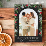 Chic Gray Botanical Arch 1 Foto Frohe Weihnachten<br><div class="desc">Diese Kollektion besticht durch Aquarellblumen,  Beeren und Wintergrün mit moderner und eleganter Typografie,  mit einem botanischen Wintermuster zurück.</div>