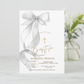 Chic Gray Bow Gold Cross Baptism Einladung (Stehend Vorderseite)
