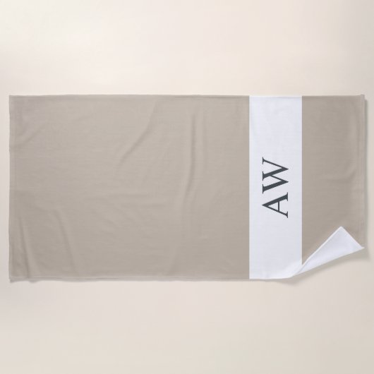 Chic Gray White Mit Monogramm Strandtuch (Vorderseite)