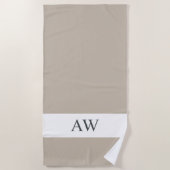 Chic Gray White Mit Monogramm Strandtuch (Vorderseite)