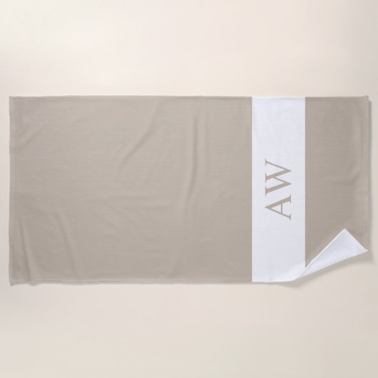 Chic Gray White Mit Monogramm Strandtuch (Vorderseite)