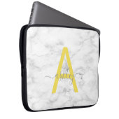 Chic Gray Yellow White Marble Script Name Monogram Laptopschutzhülle (Vorne Rechts)