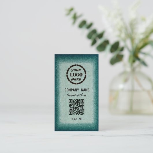 Chic Green Beruflich Design Moderner QR Code Bus Visitenkarte (Stehend Vorderseite)