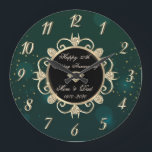 Chic Green Diamonds 50. Hochzeitstag Große Wanduhr<br><div class="desc">Elegante goldene Diamanten Hochzeitstag Uhr.</div>