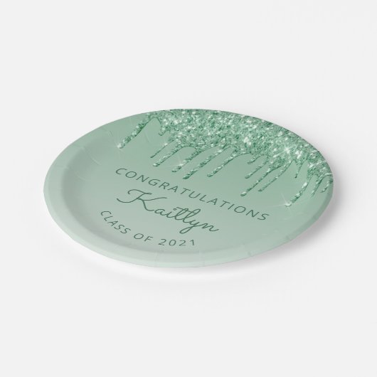 Chic Green Glitzer Tropfen Graduation Party Pappteller (Schrägansicht)