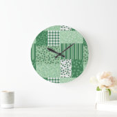 Chic Green Kleeblatts Imitate Patchwork Wall Clock Große Wanduhr (Zuhause)