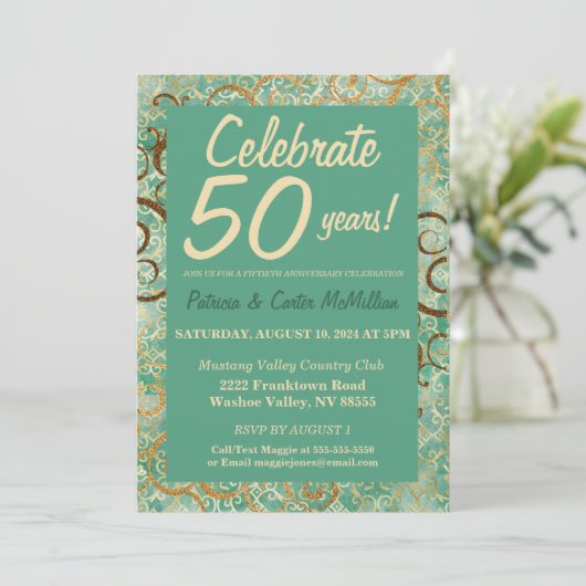 Chic Green und Gold 50 Jahre Anniversary Einladung (Stehend Vorderseite)